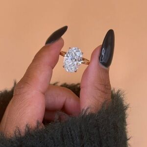 Dazzling Gold Women's Ring with Crystal Centerpiece